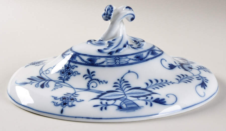 Blue Onion (Oval Backstamp) Lid for Oval Vegetable by Meissen (Germany)-1