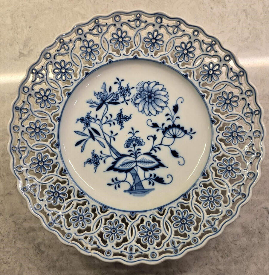 Blue Onion (Oval Backstamp) Pierced Edge Dinner Plate by Meissen (Germany)-1