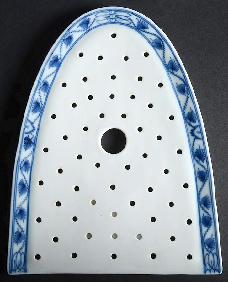 Blue Onion (Oval Backstamp) Iron Rest by Meissen (Germany)-1
