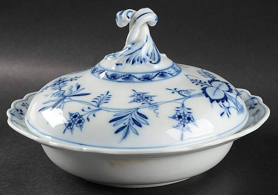 Blue Onion (Oval Backstamp) Round Covered Vegetable by Meissen (Germany)-1