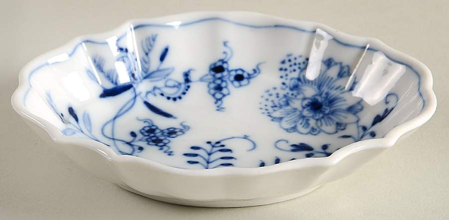 Blue Onion (Oval Backstamp) Nut Dish by Meissen (Germany)-1