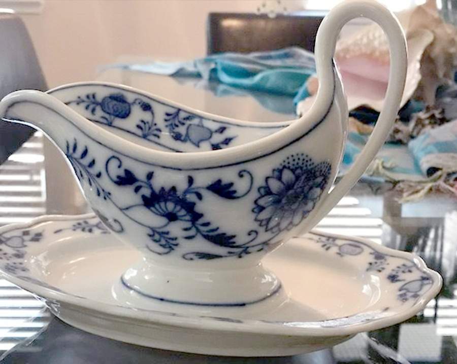 Blue Onion (Oval Backstamp) Gravy Boat with Attached Underplate by Meissen (Germany)-1