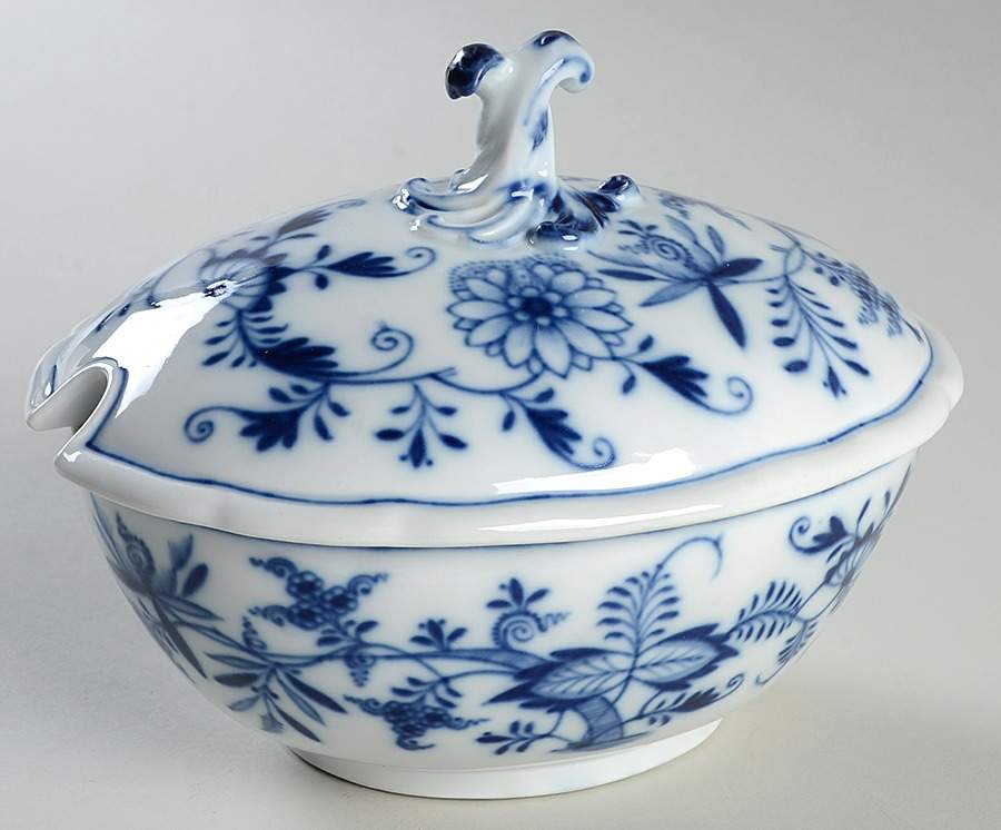 Blue Onion ("Sword" Backstamp) Sauce Boat & Lid by Meissen (Germany)-1