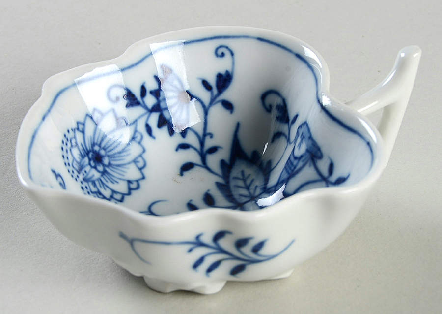 Blue Onion ("Sword" Backstamp) 3" Leaf Dish by Meissen (Germany)-1