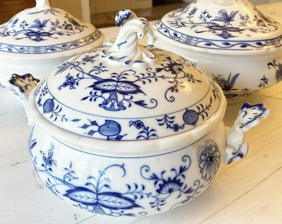 Blue Onion ("Sword" Backstamp) Tureen & Lid by Meissen (Germany)-1