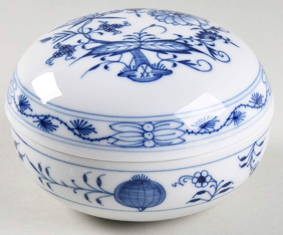 Blue Onion ("Sword" Backstamp) 4" Round Bon Bon & Lid by Meissen (Germany)-1