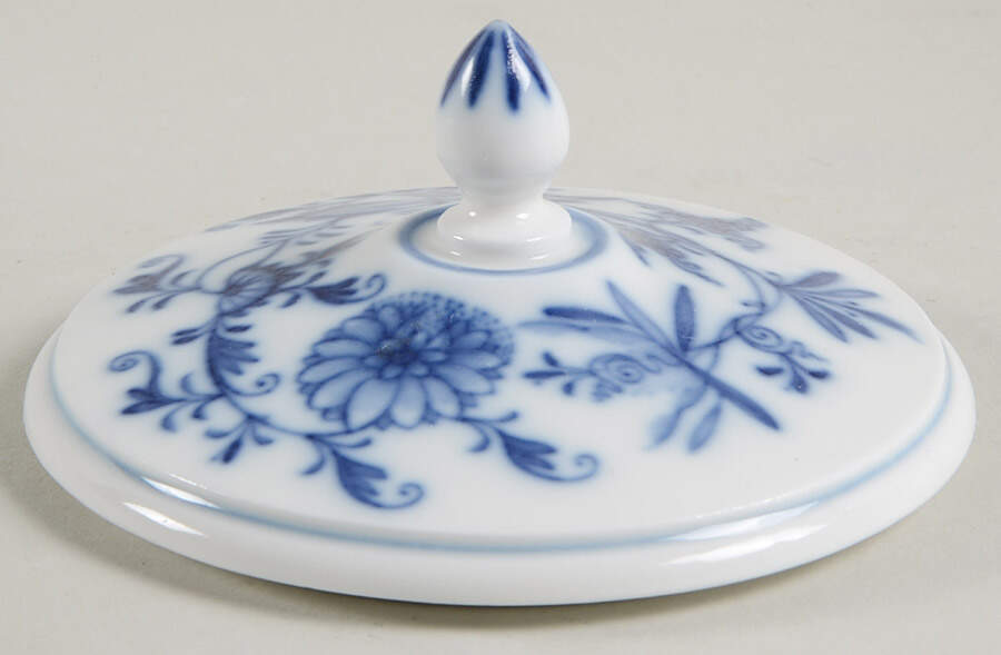 Blue Onion ("Sword" Backstamp) Lid for Egg Pan by Meissen (Germany)-1