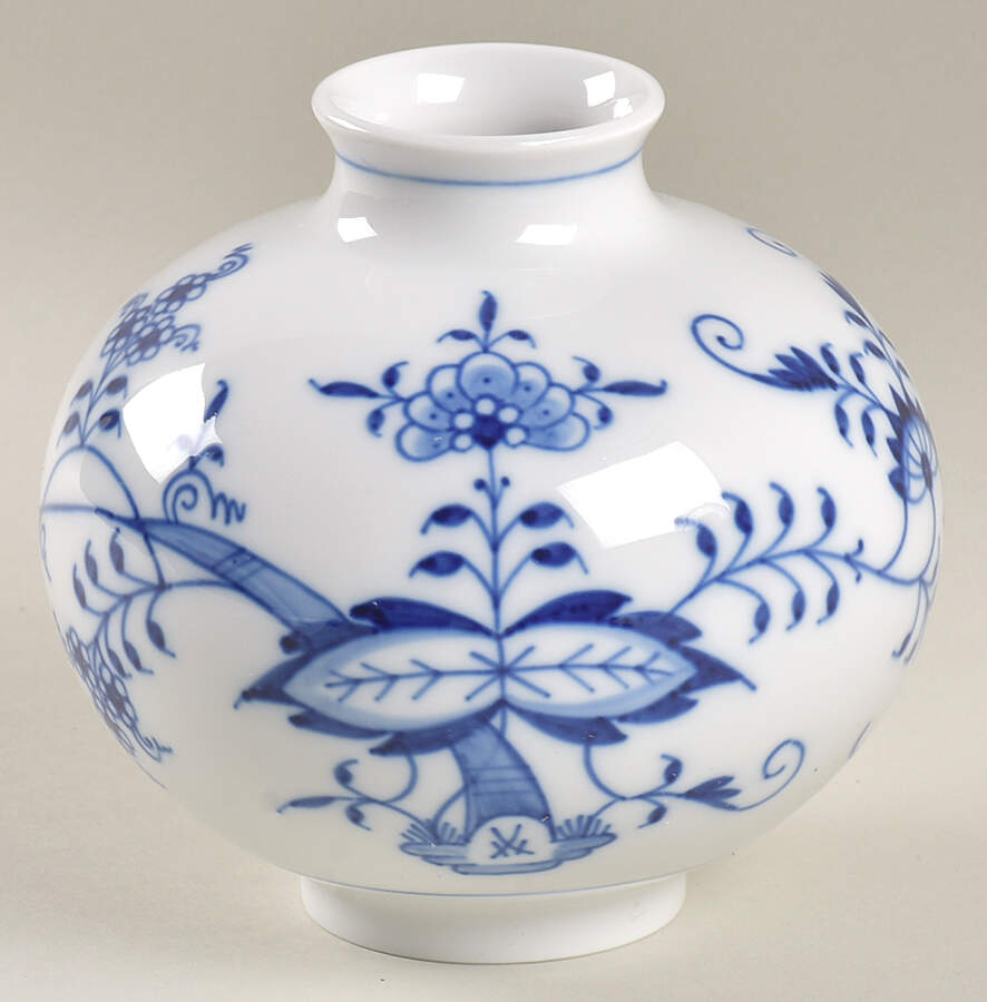 Blue Onion ("Sword" Backstamp) 4" Vase by Meissen (Germany)-1