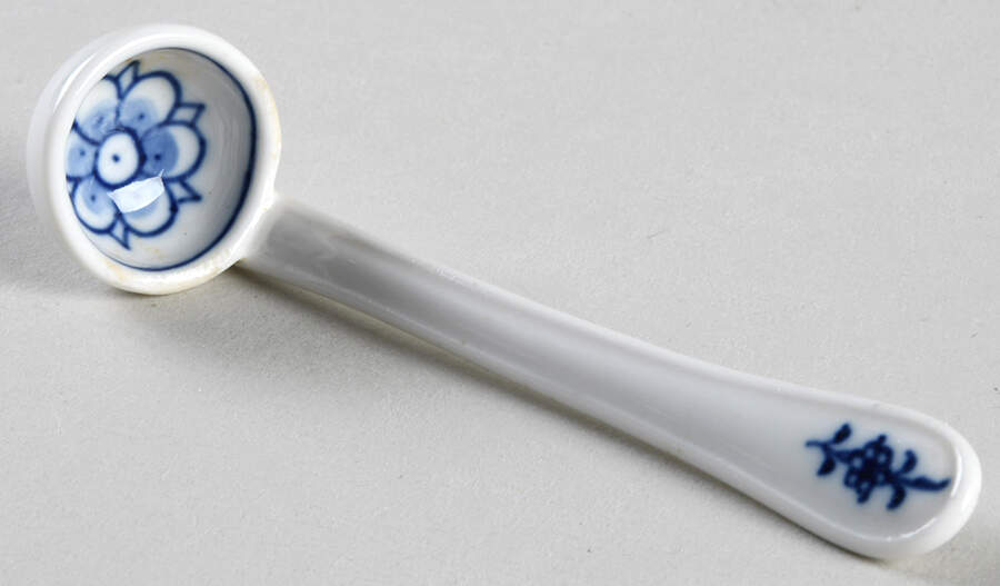 Blue Onion ("Sword" Backstamp) Mustard Spoon by Meissen (Germany)-1