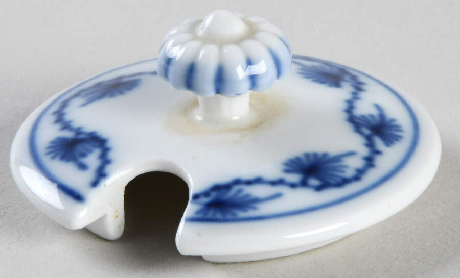 Blue Onion ("Sword" Backstamp) Lid for Mustard Jar by Meissen (Germany)-1