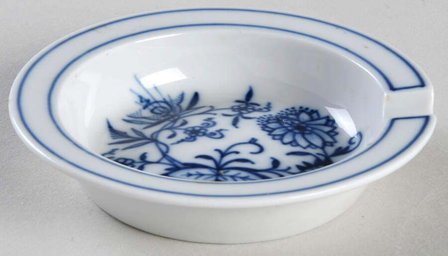 Blue Onion ("Sword" Backstamp) 3" Ashtray by Meissen (Germany)-1