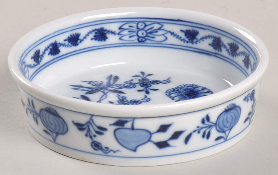 Blue Onion ("Sword" Backstamp) Wine Bottle Coaster by Meissen (Germany)-1