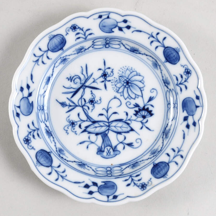 Blue Onion ("Sword" Backstamp) Small Bread & Butter Plate by Meissen (Germany)-1