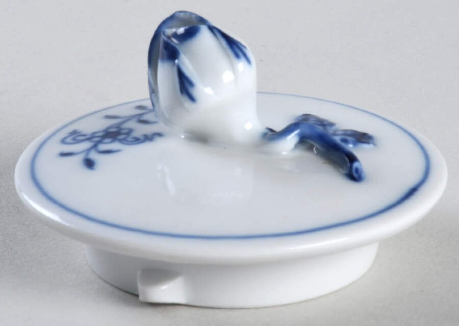 Blue Onion ("Sword" Backstamp) Lid for Small Teapot by Meissen (Germany)-1