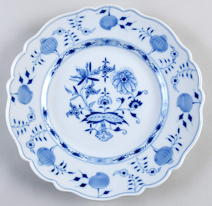 Blue Onion ("Sword" Backstamp) Dinner Plate by Meissen (Germany)-1