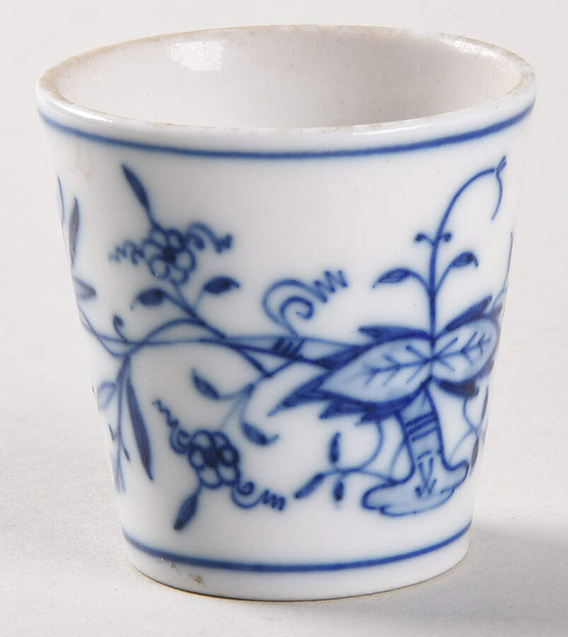 Blue Onion ("Sword" Backstamp) Single Egg Cup by Meissen (Germany)-1