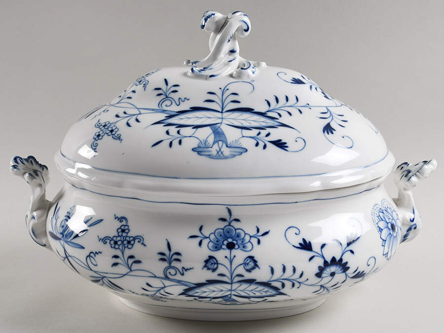 Blue Onion ("Sword" Backstamp) Oval Tureen & Lid by Meissen (Germany)-1