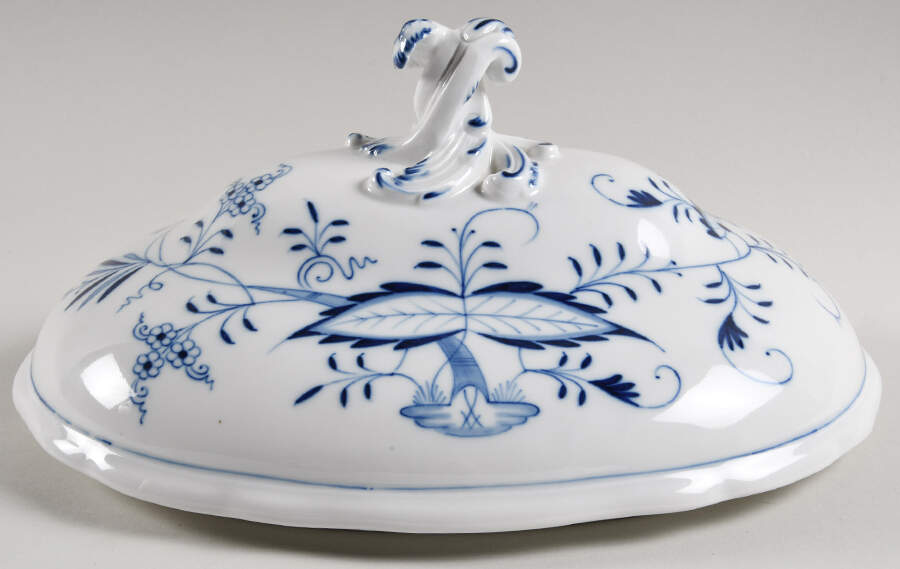 Blue Onion ("Sword" Backstamp) Lid for Oval Tureen by Meissen (Germany)-1