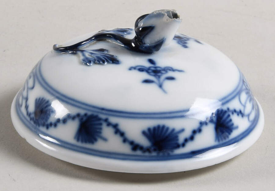 Blue Onion ("Sword" Backstamp) Lid for Small Teapot by Meissen (Germany)-1