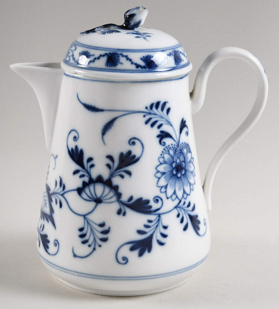 Blue Onion ("Sword" Backstamp) Small Teapot & Lid by Meissen (Germany)-1