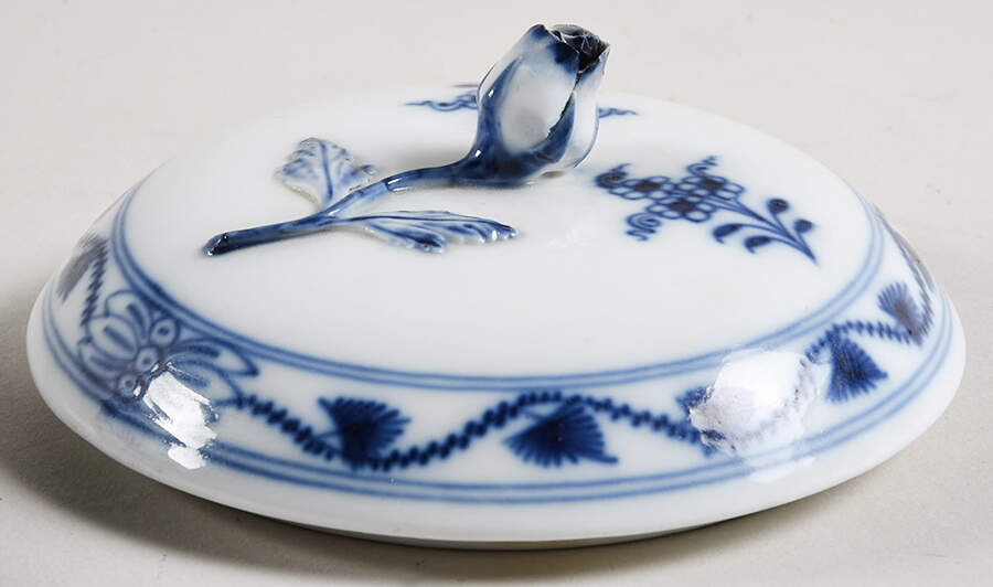 Blue Onion ("Sword" Backstamp) Lid for Sugar Bowl by Meissen (Germany)-1