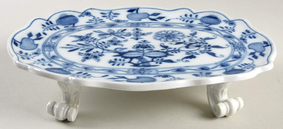 Blue Onion ("Sword" Backstamp) 4 Toed Oval Tray by Meissen (Germany)-1