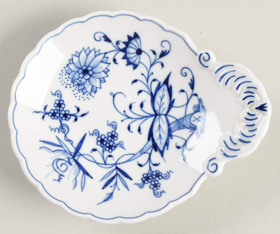 Blue Onion ("Sword" Backstamp) Salt Cellar by Meissen (Germany)-1