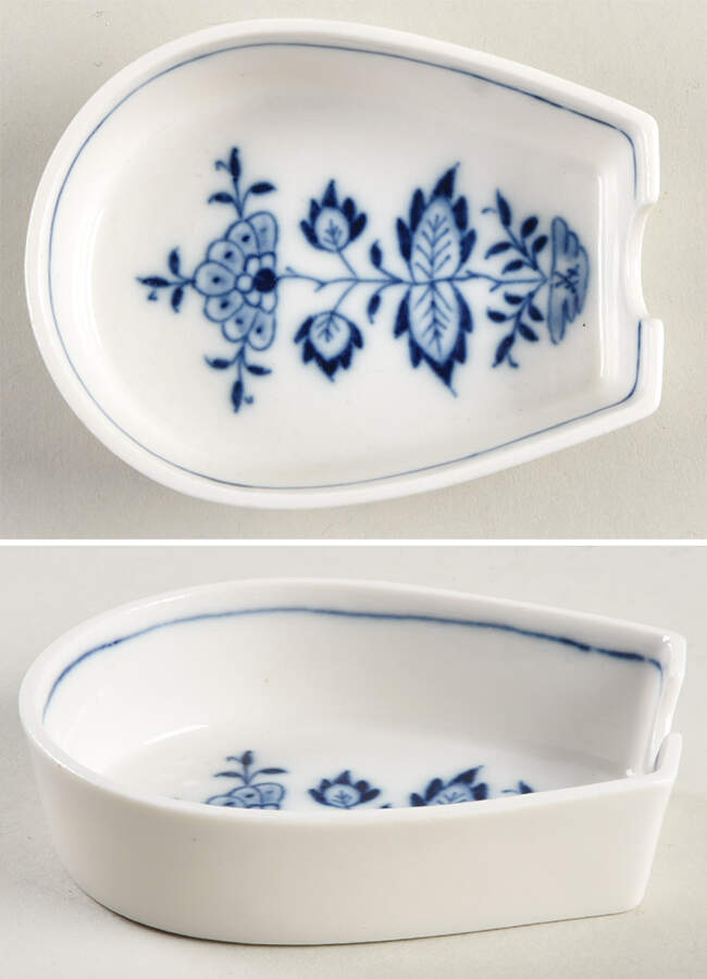 Blue Onion ("Sword" Backstamp) 3" Ashtray by Meissen (Germany)-1