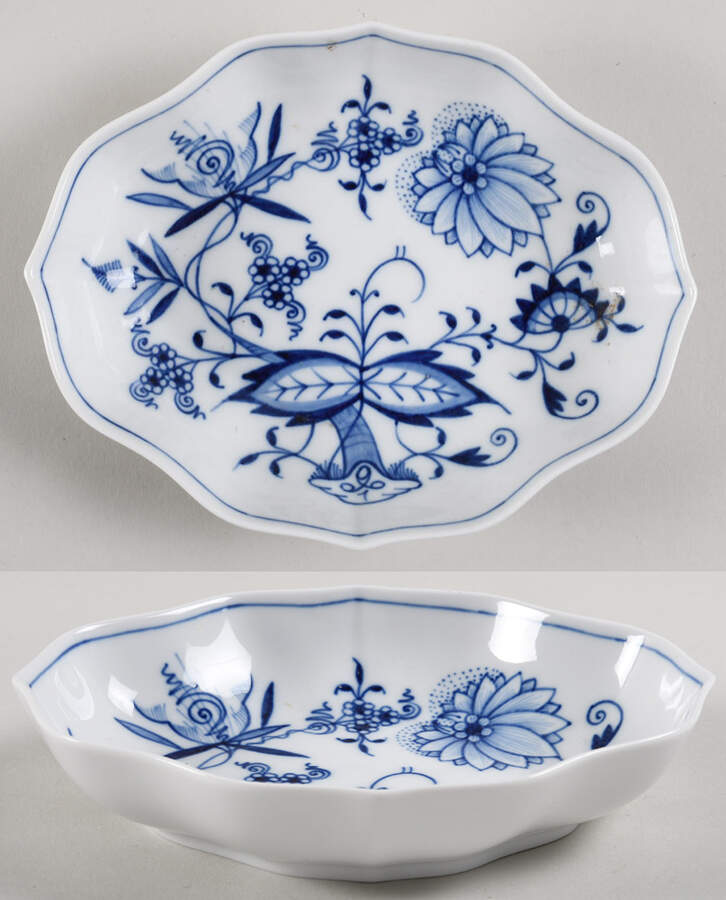 Blue Onion ("Sword" Backstamp) 6" Oval Bowl by Meissen (Germany)-1