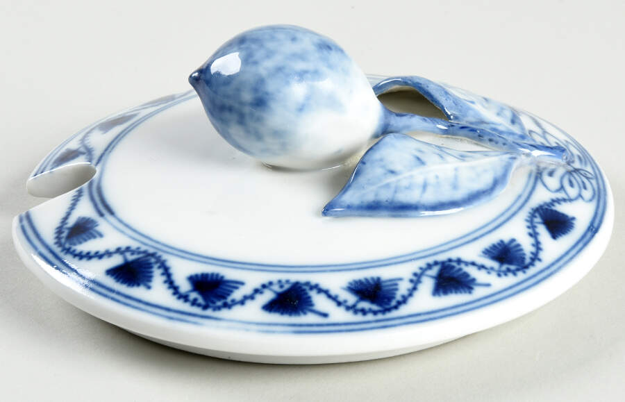 Blue Onion ("Sword" Backstamp) Lid for Punch Bowl by Meissen (Germany)-1