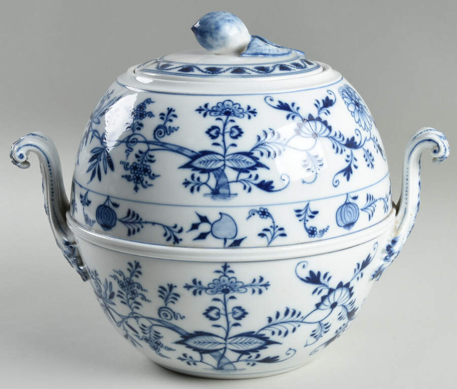 Blue Onion ("Sword" Backstamp) Punch Bowl and Lid by Meissen (Germany)-1