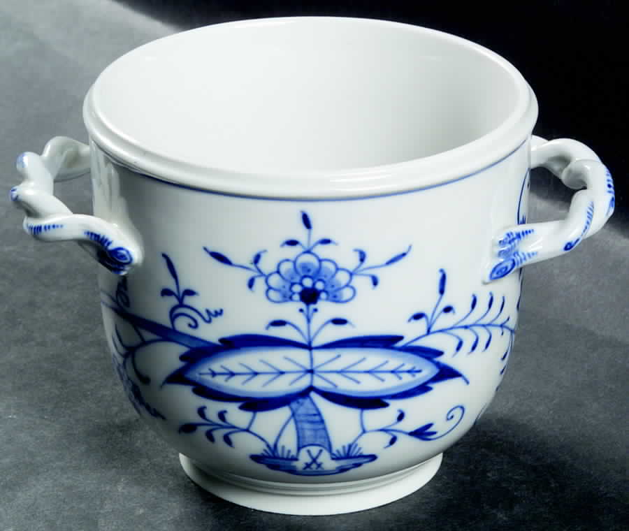 Blue Onion ("Sword" Backstamp) Small Cachepot by Meissen (Germany)-1