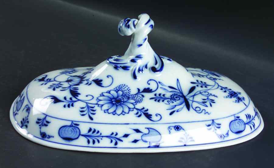 Blue Onion ("Sword" Backstamp) Lid for Rectangular Vegetable by Meissen (Germany)-1