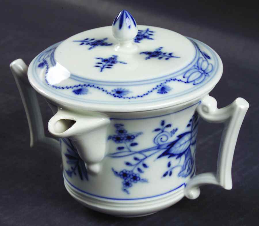 Blue Onion ("Sword" Backstamp) Gravy Boat & Lid by Meissen (Germany)-1