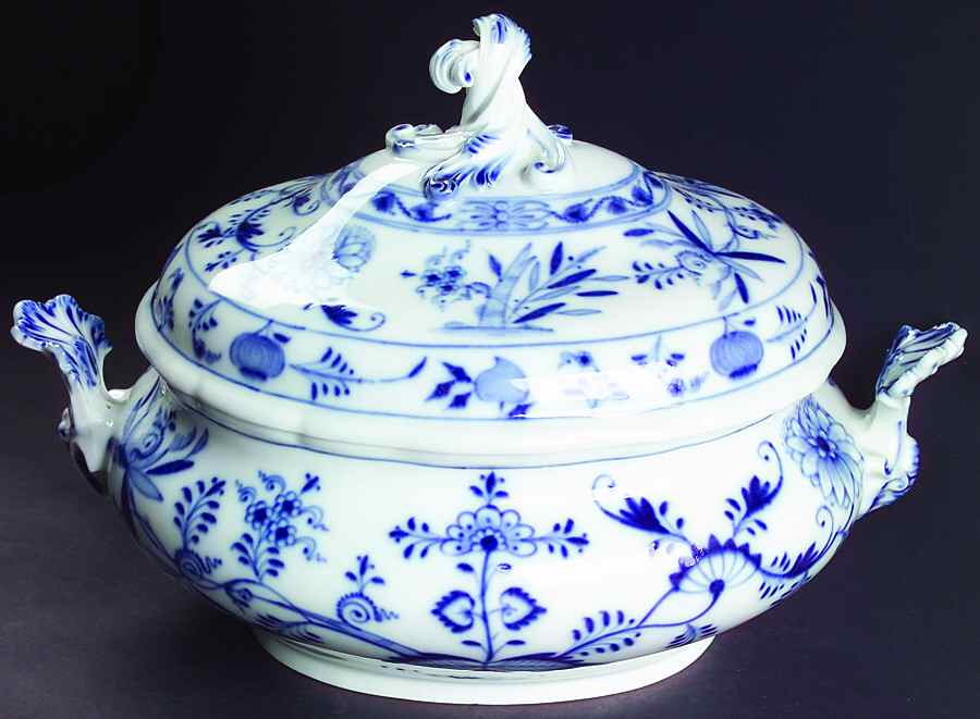 Blue Onion ("Sword" Backstamp) Oval Tureen & Lid by Meissen (Germany)-1