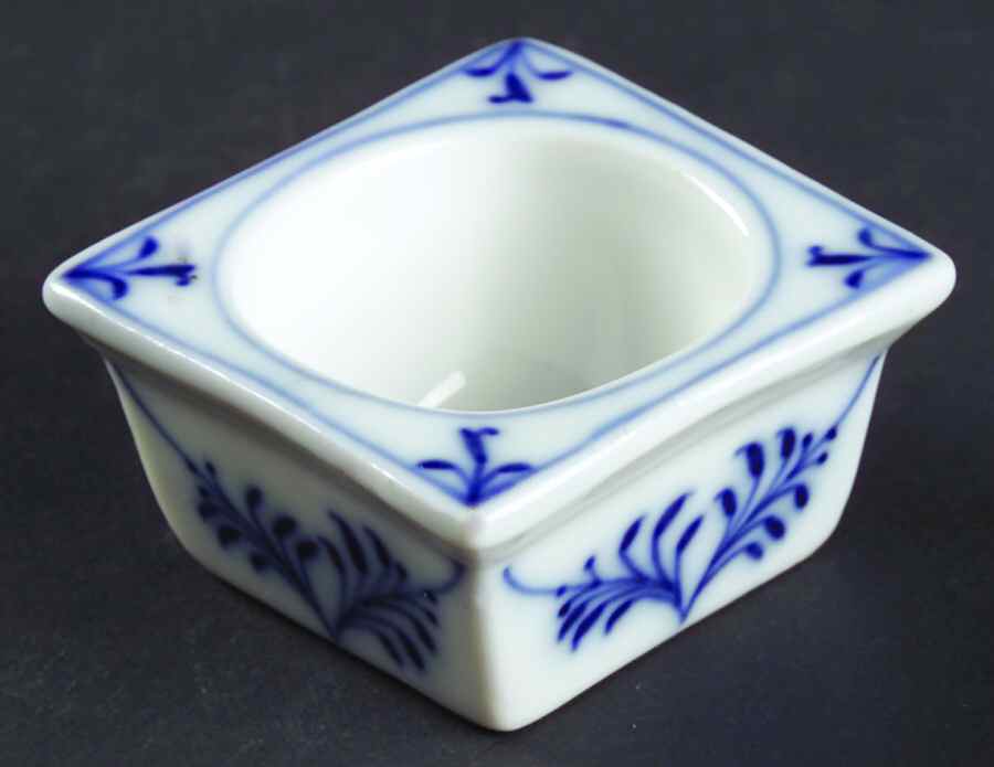 Blue Onion ("Sword" Backstamp) Salt Dip by Meissen (Germany)-1