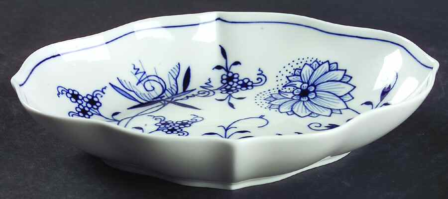 Blue Onion ("Sword" Backstamp) 7" Oval Tray by Meissen (Germany)-1