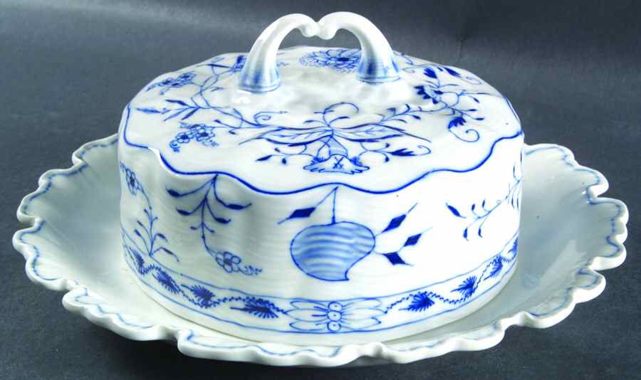 Blue Onion ("Sword" Backstamp) Round Cheese Dish & Lid by Meissen (Germany)-1