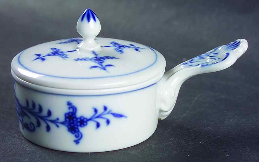 Blue Onion ("Sword" Backstamp) Candleholder with Lid for Warming Stand by Meissen (Germany)-1