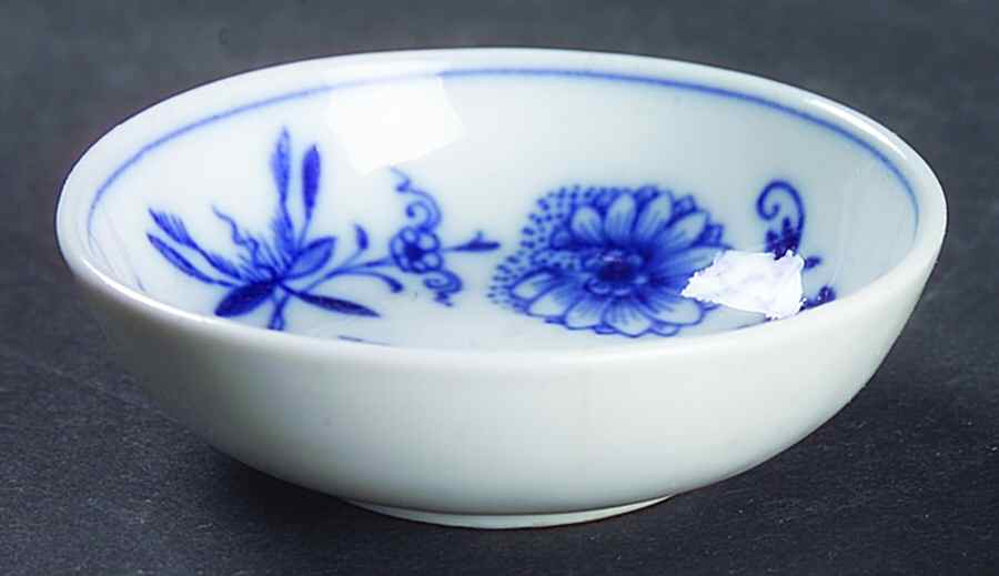 Blue Onion ("Sword" Backstamp) Salt Cellar by Meissen (Germany)-1
