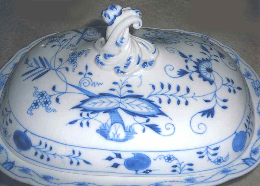 Blue Onion ("Sword" Backstamp) Oval Cheese Dish with Lid by Meissen (Germany)-1