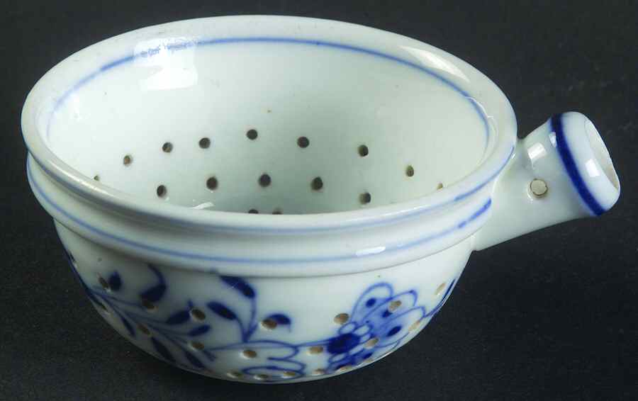 Blue Onion ("Sword" Backstamp) Tea Strainer No Bowl by Meissen (Germany)-1