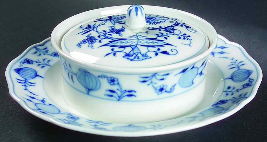 Blue Onion ("Sword" Backstamp) Round Covered Butter with Attached Underplate by Meissen (Germany)-1