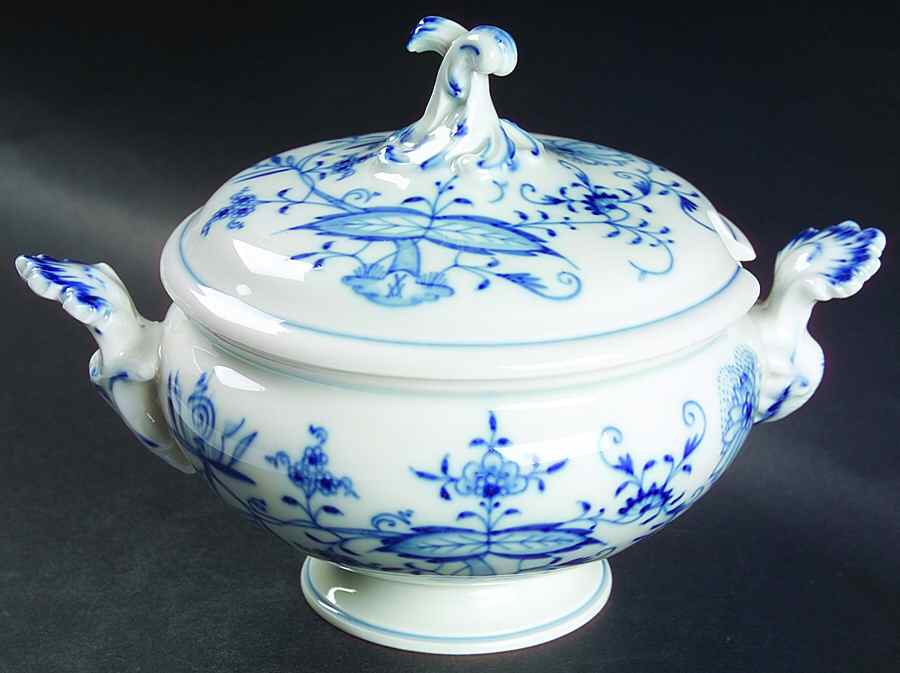 Blue Onion ("Sword" Backstamp) Sauce Boat & Lid by Meissen (Germany)-1