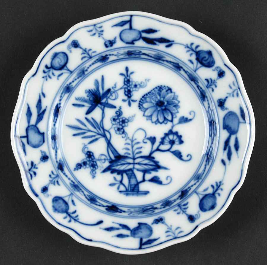 Blue Onion ("Sword" Backstamp) Small Bread & Butter Plate by Meissen (Germany)-1