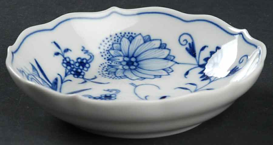 Blue Onion ("Sword" Backstamp) Sauce Dip by Meissen (Germany)-1