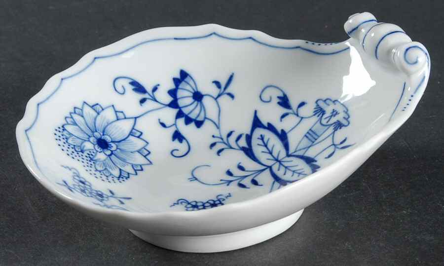 Blue Onion ("Sword" Backstamp) 4" Shell Shaped Dish by Meissen (Germany)-1