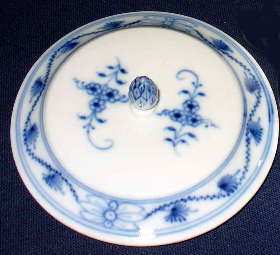 Blue Onion ("Sword" Backstamp) Lid for Gravy Boat by Meissen (Germany)-1