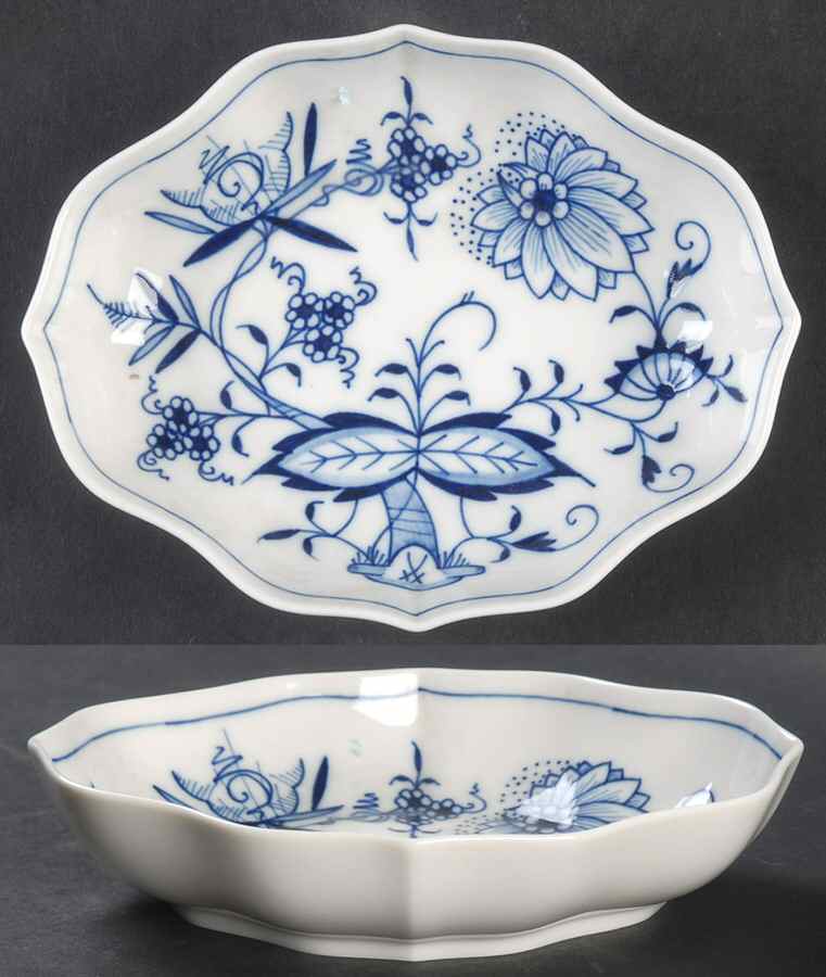 Blue Onion ("Sword" Backstamp) 6" Oval Tray by Meissen (Germany)-1