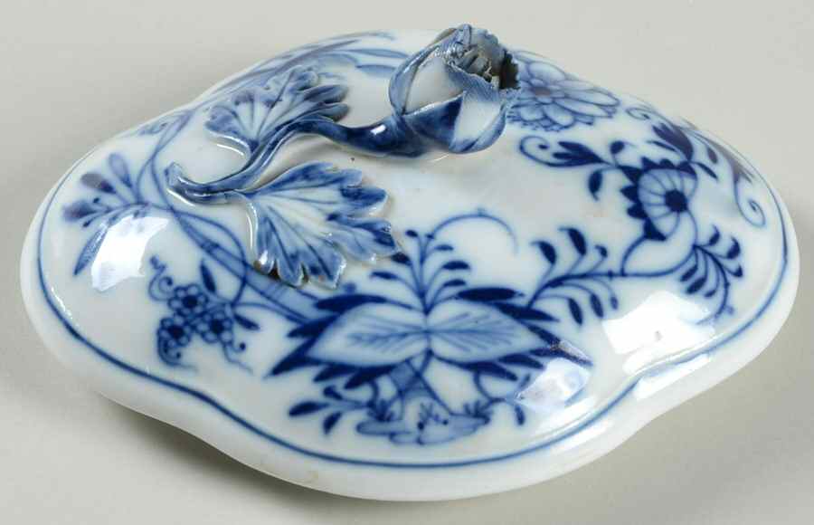 Blue Onion ("Sword" Backstamp) Lid for Sugar Bowl by Meissen (Germany)-1
